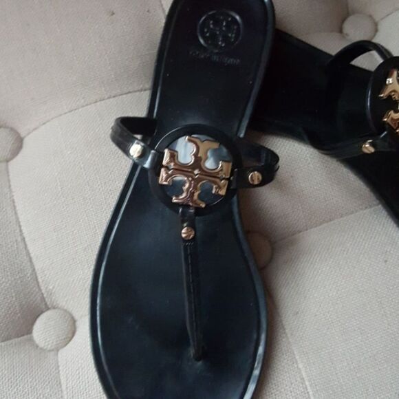 TORY BURCH MINI FLAT THONG SANDALS BLACK & GOLD 8 - Picture 1 of 4